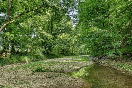 Escape to the beauty of the countryside with this exceptional pro - image 38
