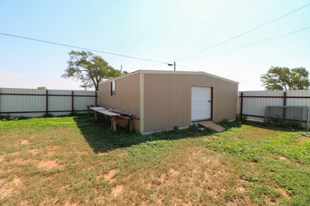 Great Starter Home or Investment Property! 3/2 W/Barn and Storage - image 19
