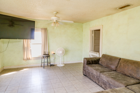 Great Starter Home or Investment Property! 3/2 W/Barn and Storage - image 5
