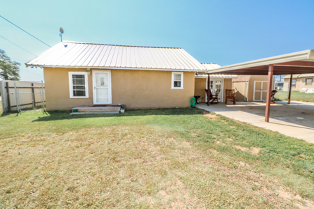 Great Starter Home or Investment Property! 3/2 W/Barn and Storage - image 2