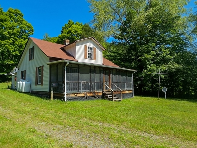 25-Acre Homestead Ready for Your Country Dream - image 2