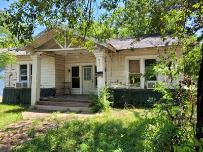 Investment Property in Paris, TX with Rental Income - image 2