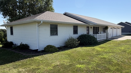 Home For Sale in Daily Addition - Bethany, MO - image 2