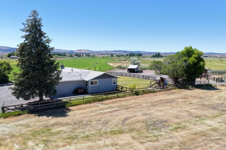 Eastern Oregon Springston Homestead Located Outside of Burns - image 47