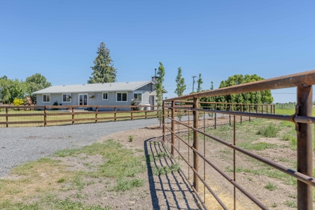 Eastern Oregon Springston Homestead Located Outside of Burns - image 25