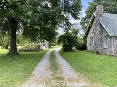 Horse Property in Town with Commercial Opportunity - image 2