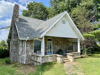Horse Property in Town with Commercial Opportunity - image 3