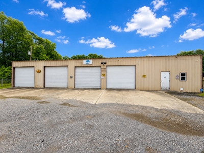 Commercial Shop with Highway Frontage and 3.8 Acres - image 24