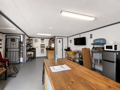 Commercial Shop with Highway Frontage and 3.8 Acres - image 17