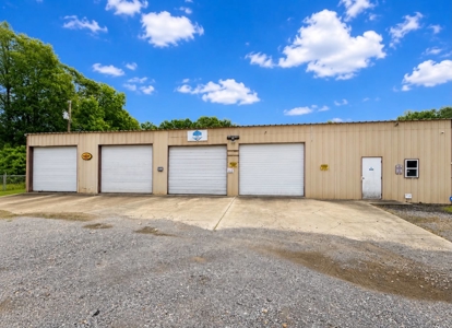 Commercial Shop with Highway Frontage and 3.8 Acres - image 25