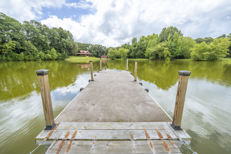 Premier TN Estate w/ Log Home, Stocked Lake, Barn, & Guest House - image 24