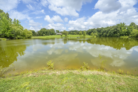 Premier TN Estate w/ Log Home, Stocked Lake, Barn, & Guest House - image 45
