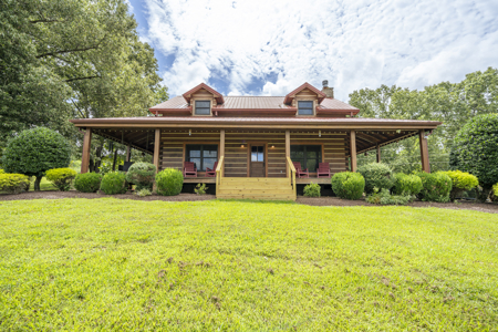Premier TN Estate w/ Log Home, Stocked Lake, Barn, & Guest House - image 4