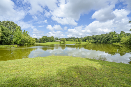 Premier TN Estate w/ Log Home, Stocked Lake, Barn, & Guest House - image 46