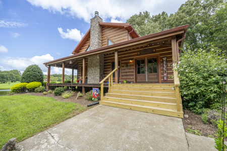 Premier TN Estate w/ Log Home, Stocked Lake, Barn, & Guest House - image 5
