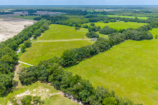 Luxury home on 32 Acres with a pool in Newberry, FL