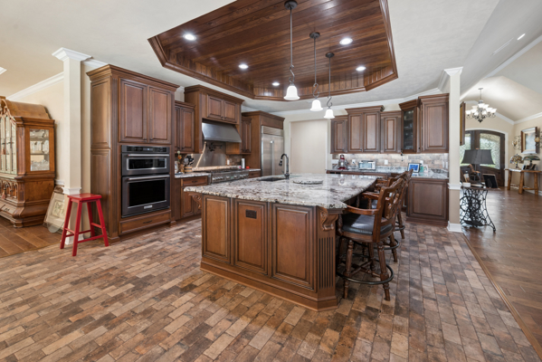 Luxury home on 32 Acres with a pool in Newberry, FL