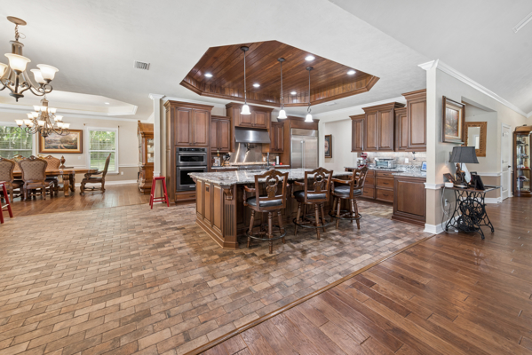 Luxury home on 32 Acres with a pool in Newberry, FL