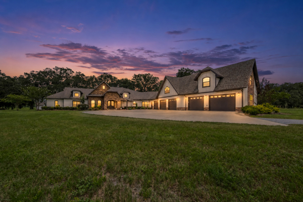 Luxury home on 32 Acres with a pool in Newberry, FL