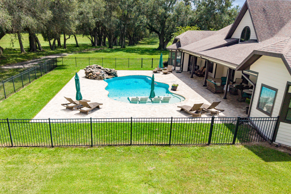 Luxury home on 32 Acres with a pool in Newberry, FL