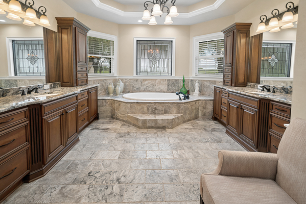 Luxury home on 32 Acres with a pool in Newberry, FL