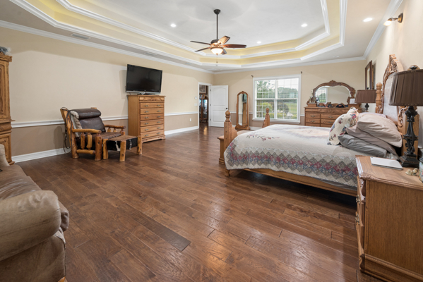 Luxury home on 32 Acres with a pool in Newberry, FL