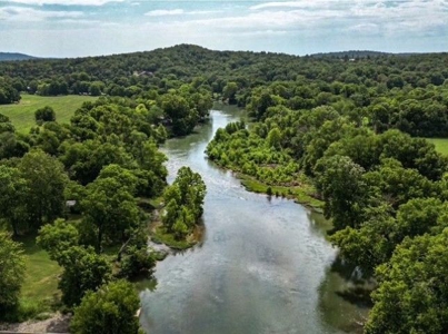 Waterfront Cabin For Sale in Northern Arkansas on Spring River - image 14