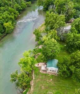 Waterfront Cabin For Sale in Northern Arkansas on Spring River - image 2