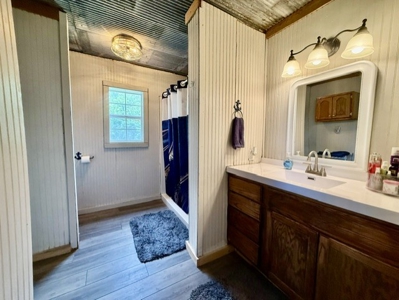 Waterfront Cabin For Sale in Northern Arkansas on Spring River - image 9