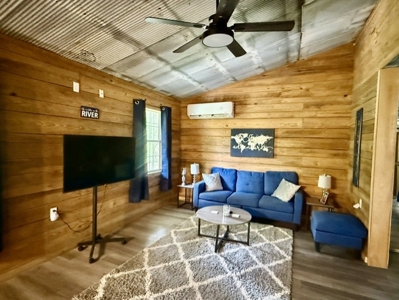 Waterfront Cabin For Sale in Northern Arkansas on Spring River - image 5