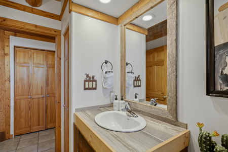 Custom 3-bedroom, 2-bath Mountain Cabin in Chama, New Mexico - image 3