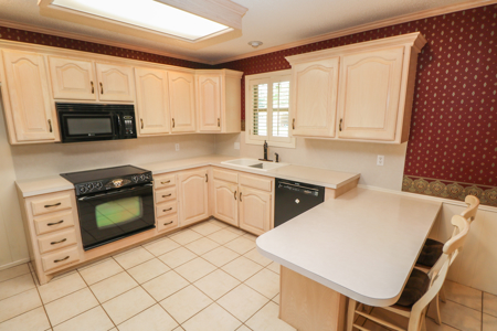 Gorgeous NEW LISTING 3-2-2 Desirable location in LIttlefield! - image 10