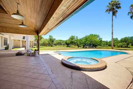 Calallen ISD Acreage Home with Pool & Guest Quarters - image 23