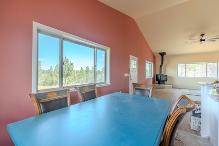 Eastern Oregon Lone Pine Cabin - image 8
