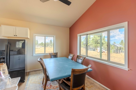 Eastern Oregon Lone Pine Cabin - image 7