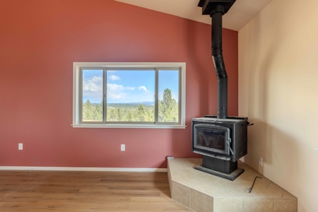 Eastern Oregon Lone Pine Cabin - image 9