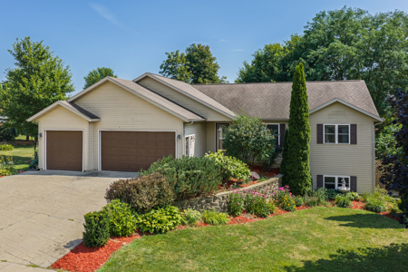 4 Bedrooms | 3 Bathrooms beautifully maintained ranch - image 4