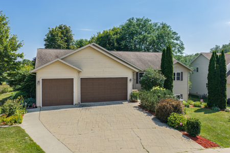 4 Bedrooms | 3 Bathrooms beautifully maintained ranch - image 3