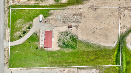 Custom Home on 3 Acres with RV Hookup - image 6