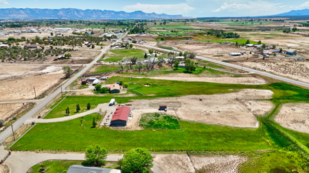 Custom Home on 3 Acres with RV Hookup - image 5