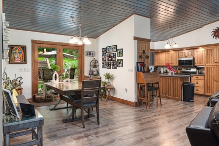 Amazing Country Home - Garage, Workshop, Apartment, on 2.29 Acres - image 6