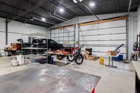 Amazing Country Home - Garage, Workshop, Apartment, on 2.29 Acres - image 23