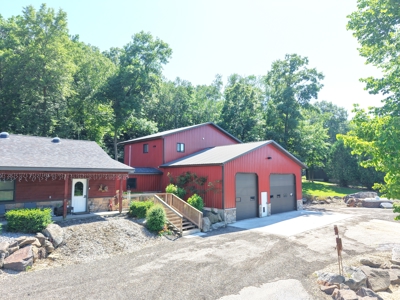 Amazing Country Home - Garage, Workshop, Apartment, on 2.29 Acres - image 37