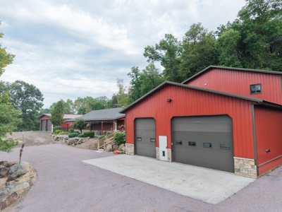 Amazing Country Home - Garage, Workshop, Apartment, on 2.29 Acres - image 49