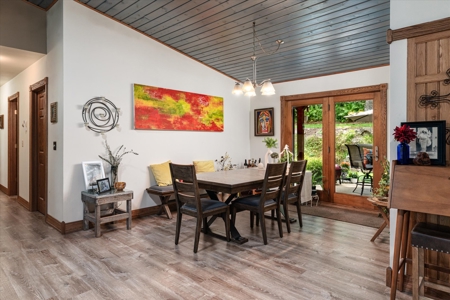 Amazing Country Home - Garage, Workshop, Apartment, on 2.29 Acres - image 5
