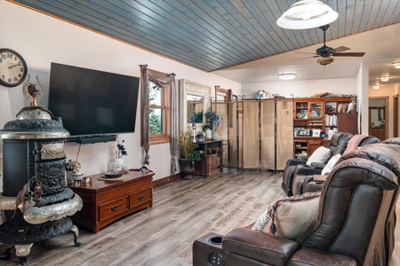 Amazing Country Home - Garage, Workshop, Apartment, on 2.29 Acres - image 3