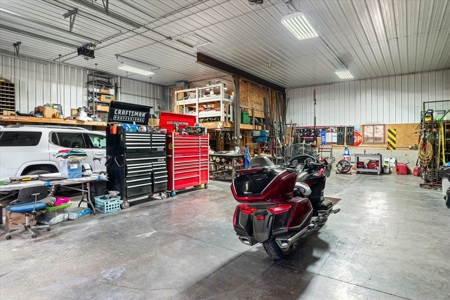Amazing Country Home - Garage, Workshop, Apartment, on 2.29 Acres - image 16