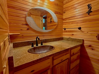 White River Luxury Lodge Estate | Acreage With World Class Views - image 29