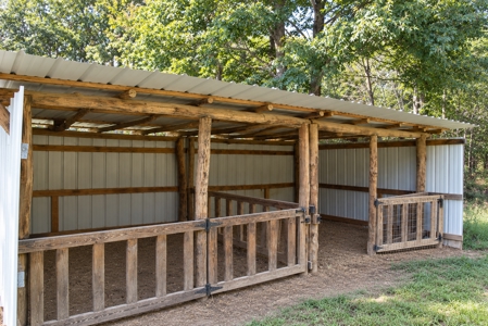 TN Country Home on 2.5 Acres with a turnkey mini farm - image 29