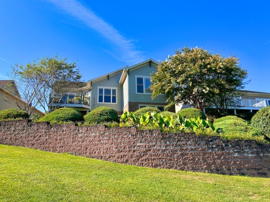 Home For Sale In Auburn Hills Community